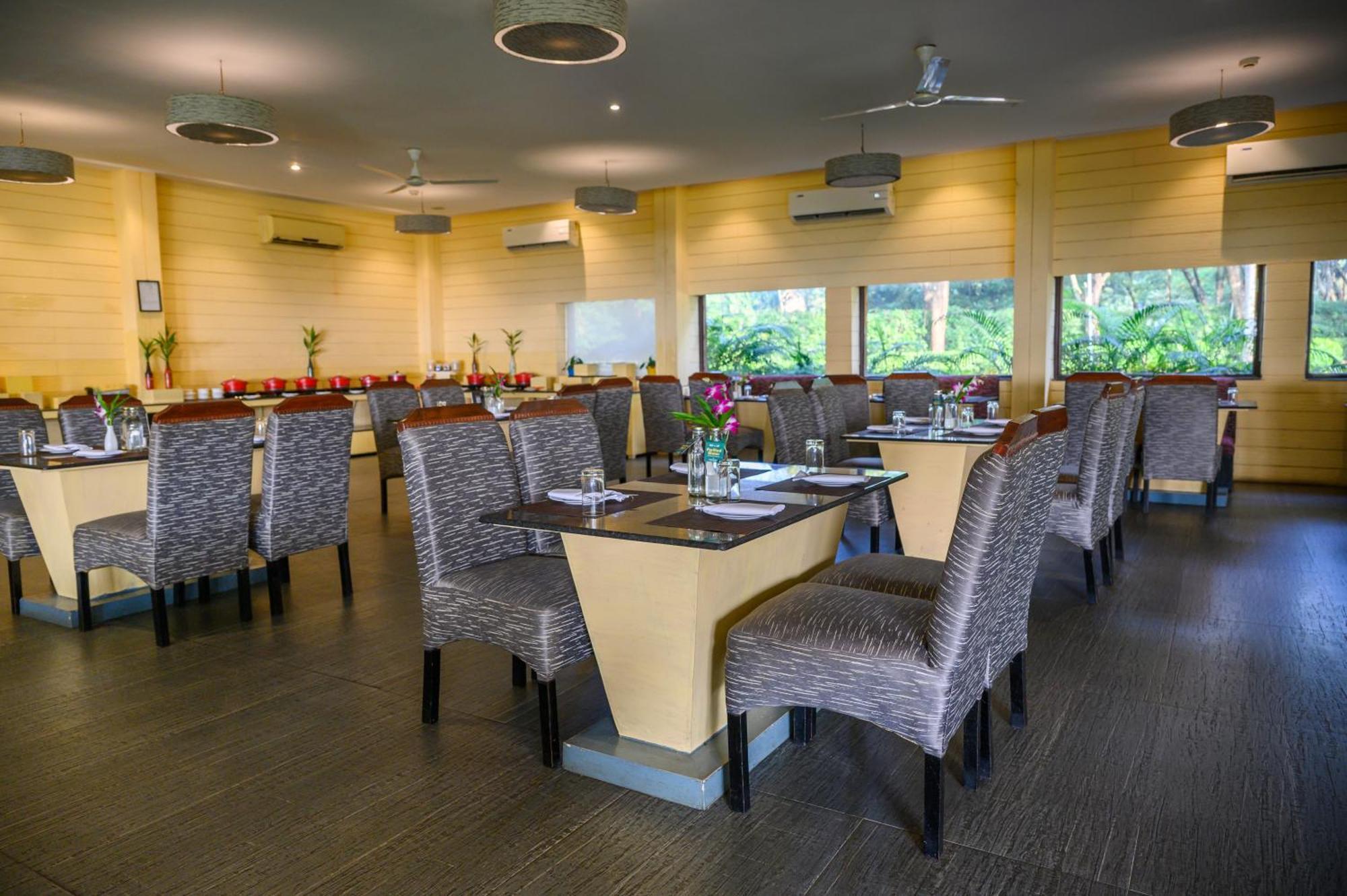 Sinclairs Retreat Dooars, Chalsa Hotel Екстериор снимка